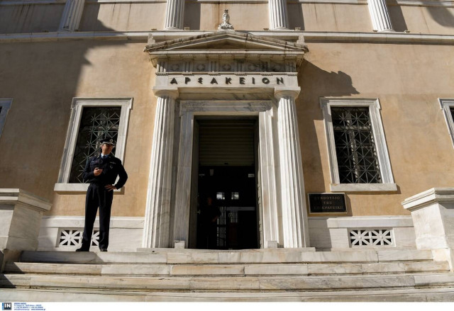 Τρεις δικαστικές ενώσεις διαμαρτύρονται για κατ’ εξαίρεση εμβολιασμό ορισμένων εισαγγελέων