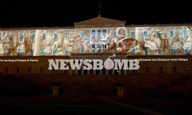 «Ζωντάνεψε» η Ελληνική Επανάσταση στη Βουλή – Εντυπωσιακές εικόνες (pics - vid)