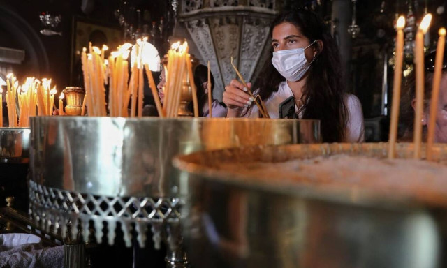 Καβάλα: Χαμός σε εκκλησία - Πιστοί... ταμπουρώθηκαν σε ναό για τη Θεία Λειτουργία