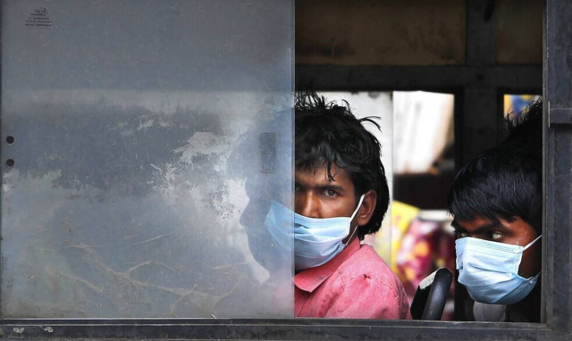 Ινδία: Στους 1.761 οι νεκροί σε ένα 24ωρο - Ξεμένουν από φιάλες οξυγόνου τα νοσοκομεία στο Νέο Δελχί