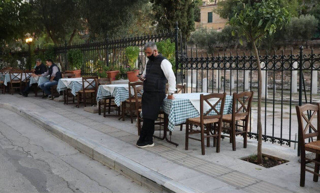 Εστίαση: Πώς θα γίνει το άνοιγμα στις 3 Μαΐου  - Σε εξωτερικούς χώρους και με self tests