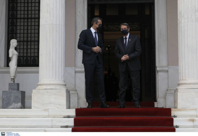 Συνάντηση Μητσοτάκη - Αναστασιάδη στο Μέγαρο Μαξίμου