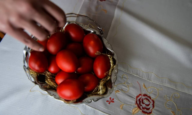 Πάσχα: Με μοντέλο Χριστουγέννων το φετινό τραπέζι – Τα SMS και τα self test