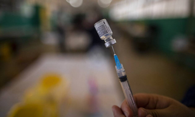 EE: Πληρώνει 15,5 ευρώ ανά δόση για το εμβόλιο της Pfizer - Tι δείχνει έγγραφο που διέρρευσε