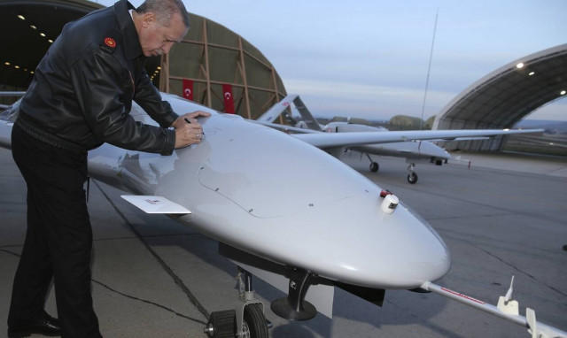 Τι όπλα πουλά η Τουρκία στην Ουκρανία και με τι στόχο