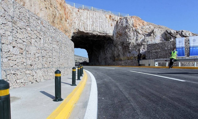 Βάρκιζα: Στην κυκλοφορία το Σάββατο (24/4) και τα δύο ρεύματα του δρόμου στις «Τρύπες Καραμανλή»