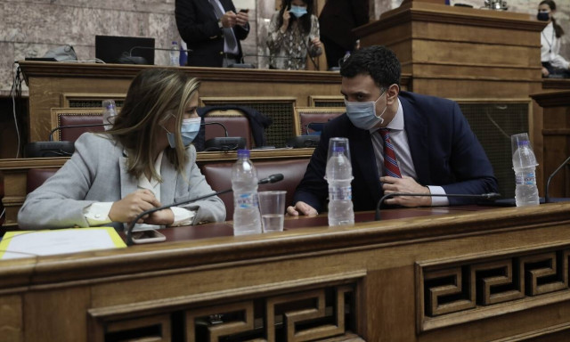 LIVE: Η ενημέρωση για τον κορονοϊό από Κικίλια, Ράπτη και Θεμοστοκλέους