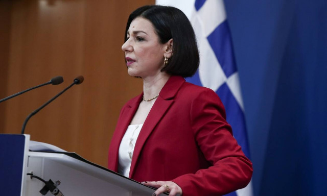 Live η ενημέρωση των πολιτικών συντακτών από την κυβερνητικό εκπρόσωπο