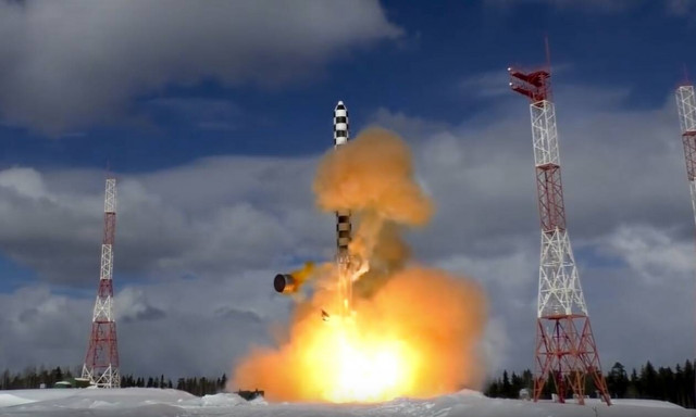 Νέα πυρηνικά όπλα και όπλα λέιζερ αναπτύσσει η Ρωσία, είπε ο Πούτιν