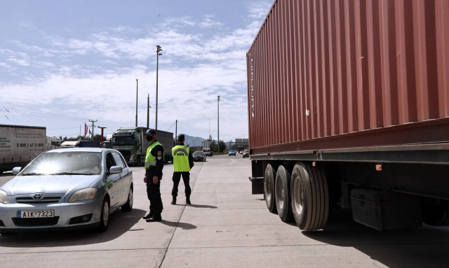 Μετακίνηση εκτός νομού: Απίστευτες δικαιολογίες στα διόδια –Δείτε τι είπε πολίτης στους αστυνομικούς