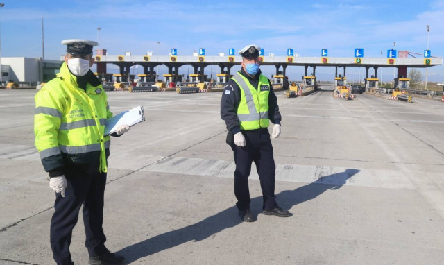 The police to intensify roadside checks for pandemic curbs ahead of Easter