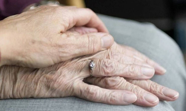 Χανιά: 4 ιατροδικαστές ψάχνουν απαντήσεις – Τι απαντά ο οίκος ευγηρίας για τους 68 νεκρούς