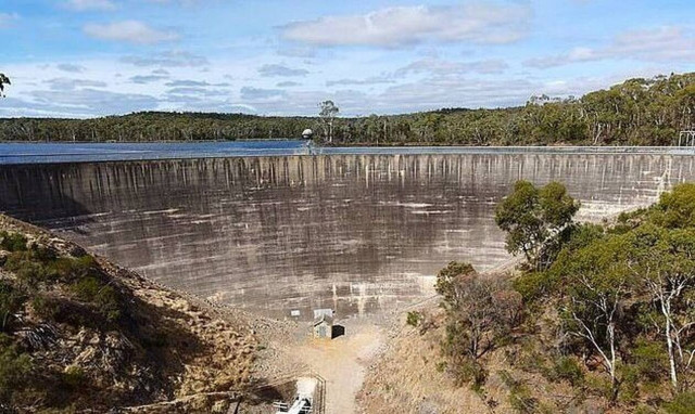 Απίστευτη οικογενειακή τραγωδία στην Αυστραλία: Πήδηξε στο κενό με την κόρη του στην αγκαλιά