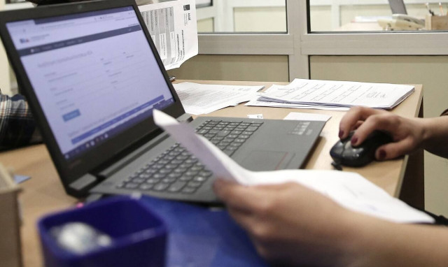 Τι αλλάζει στις αναστολές συμβάσεων εργασίας – Οι ελάχιστες ώρες απασχόλησης