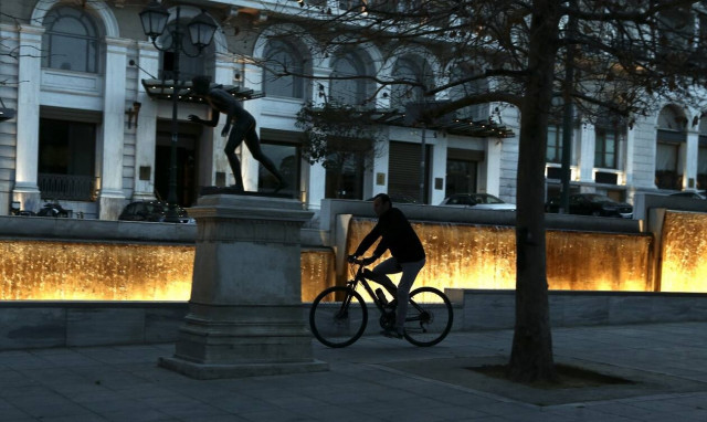 Τζανάκης: Πρόβλεψη για 2.000 κρούσματα μετά την Κυριακή του Θωμά - Τι είπε για το τέταρτο κύμα