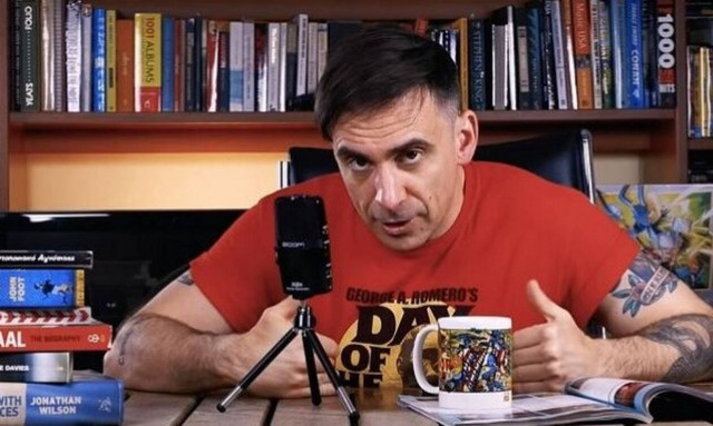 «Με τις τάπες»: Ο τύπος που έφαγε την κλωτσιά από τον Καντονά (vid)