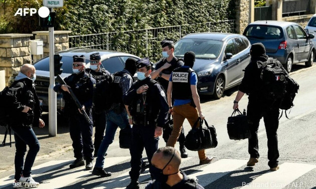 Γαλλία: Νεκρός από πυρά ο δράστης που μαχαίρωσε και σκότωσε γυναίκα αστυνομικό στο Παρίσι