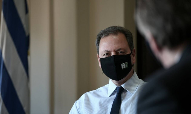 Σε προληπτική καραντίνα ο υπουργός Αγροτικής Ανάπτυξης