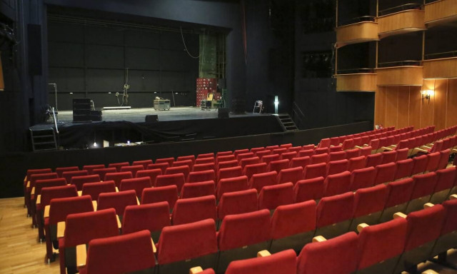 Νέες καταγγελίες σε βάρος γνωστού σεναριογράφου για προσβολή γενετήσιας αξιοπρέπειας