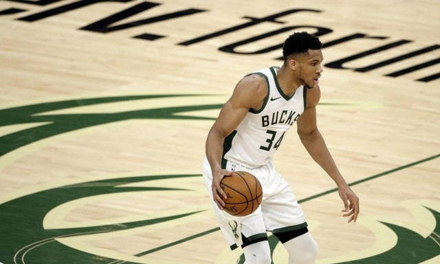 Γιάννης Αντετοκούνμπο: Σπουδαίο επίτευγμα! - Δεύτερος σκόρερ στην ιστορία των Μπακς (video)