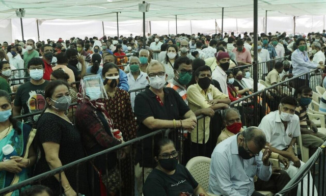 Κορονοϊός: Παγκόσμιο ρεκόρ μολύνσεων μέσα σε μία ημέρα - Πού οφείλεται η έκρηξη κρουσμάτων