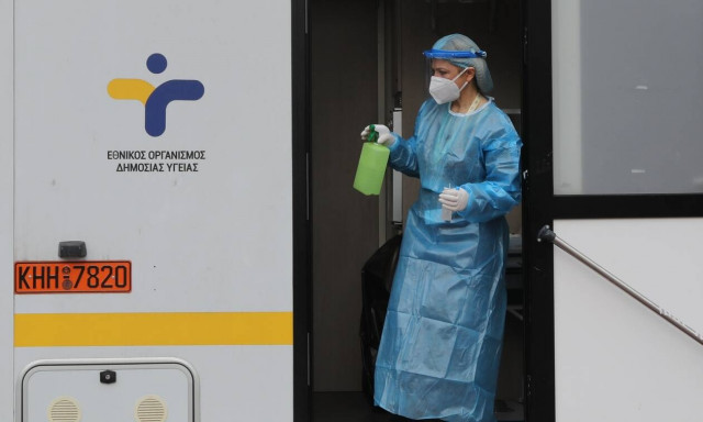 Κρούσματα σήμερα: 1.400 νέα ανακοίνωσε ο ΕΟΔΥ - Στους 816 οι διασωληνωμένοι, 57 θάνατοι σε ένα 24ωρο