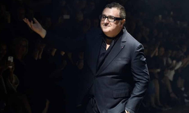 Φόρος τιμής από τον κόσμο της μόδας στον Alber Elbaz, ο οποίος πέθανε σε ηλικία 59 ετών από κορονοϊό
