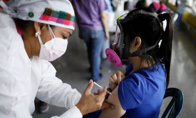 Η διπλωματία των εμβολίων: Γιατί οι ΗΠΑ ανακοίνωσαν ότι θα μοιράσουν 60 εκατ. δόσεις