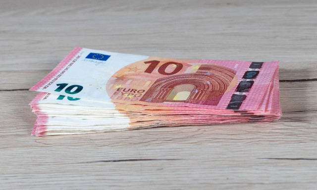 «Μπαράζ» πληρωμών τη Μεγάλη Εβδομάδα: Πότε καταβάλλονται συντάξεις και επιδόματα