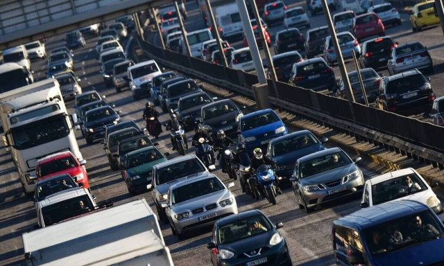 Η εφορία διαγράφει απλήρωτα τέλη κυκλοφορίας