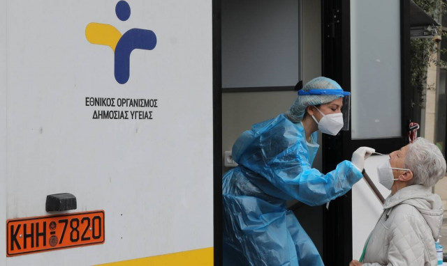 Βατόπουλος στο Newsbomb.gr: Δεν είναι απίθανη μια αναζωπύρωση της πανδημίας μετά το Πάσχα