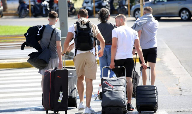 Eμβόλιο κορονοϊού: Ανοιχτό το ενδεχόμενο να γίνεται εμβολιασμός στον τόπο των διακοπών