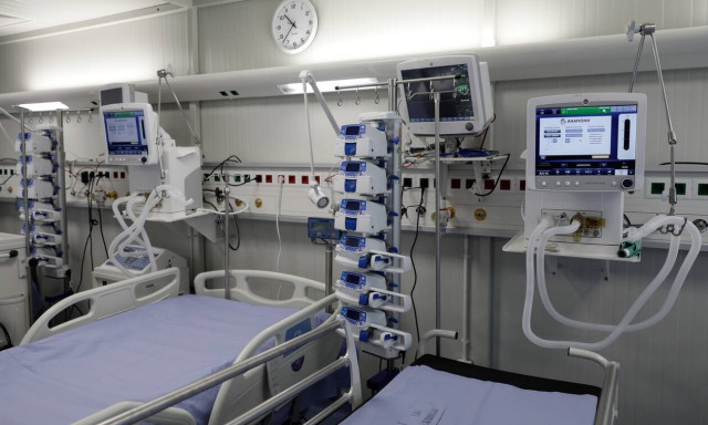 Τζανάκης στο Newsbomb.gr: Τι δείχνει το μοντέλο της Κρήτης – Πότε θα μειωθούν οι διασωληνωμένοι