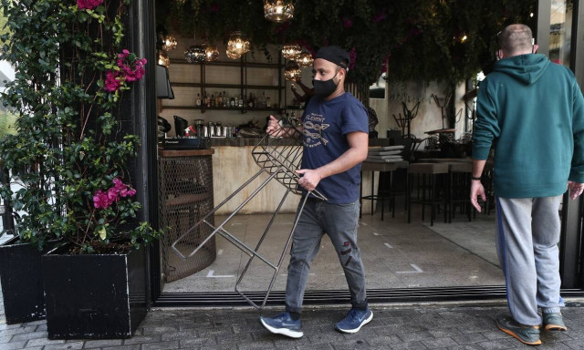 Χαρδαλιάς: Έτσι ανοίγει η εστίαση την Δευτέρα του Πάσχα – Με SMS σε καφέ, μπαρ, εστιατόρια