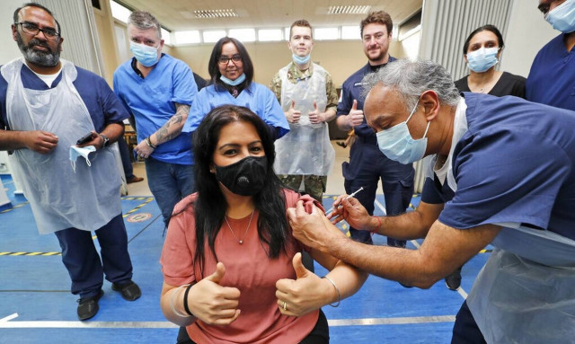 Βρετανία - Κορονοϊός: Περαιτέρω χαλάρωση μέτρων - Αγορά επιπλέον 60 εκατ. δόσεων εμβολίων της Pfizer