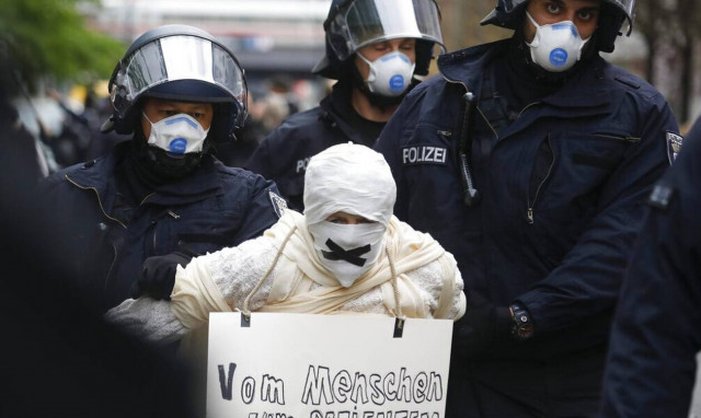 Γερμανία: Οι μυστικές υπηρεσίες παρακολουθούν τους κύκλους των αρνητών της πανδημίας του κορονοϊού