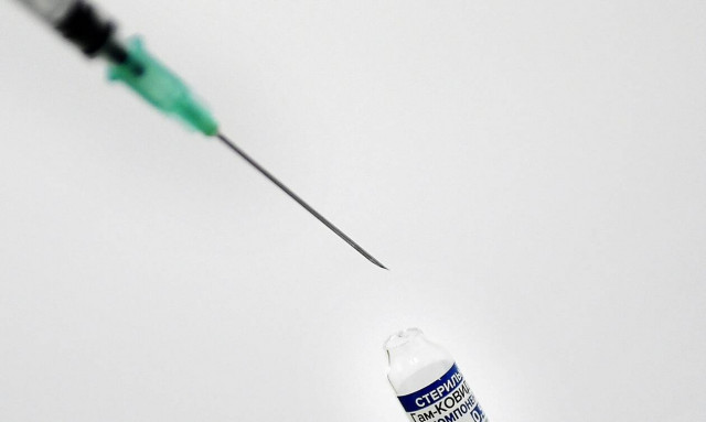 Έρευνα: Μία δόση εμβολίου Covid-19 μειώνει στο μισό τον κίνδυνο μετάδοσης στο σπίτι