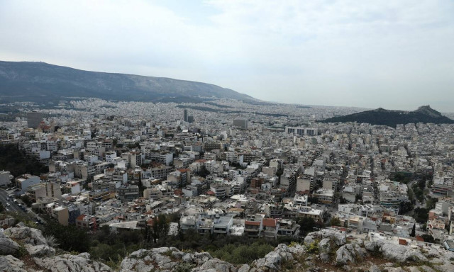 Καιρός τώρα: Συννεφιασμένη η Μεγάλη Τετάρτη με νέα άνοδο της θερμοκρασίας - Πού θα βρέξει