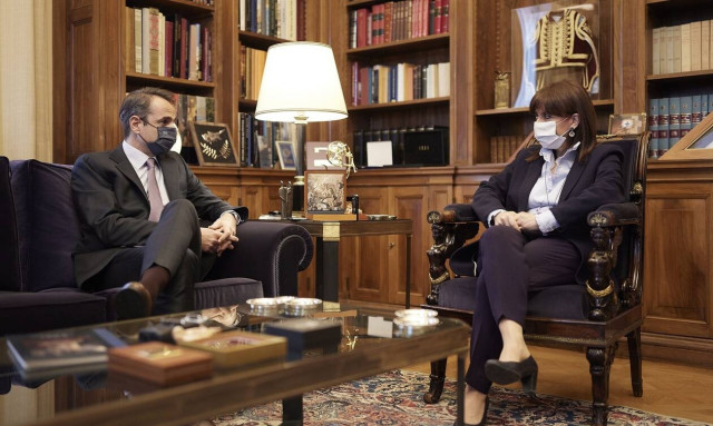 Συνάντηση Σακελλαροπούλου - Μητσοτάκη στο Προεδρικό Μέγαρο