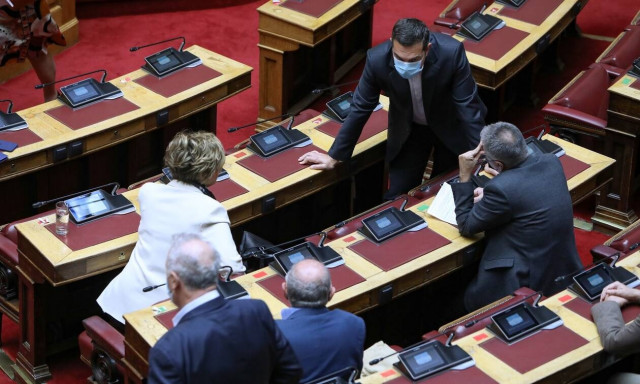 ΣΥΡΙΖΑ: «Στη δίνη της "μονταζιέρας" του Μαξίμου - Κάνουν το μαύρο άσπρο για να κρύψουν τις ευθύνες»