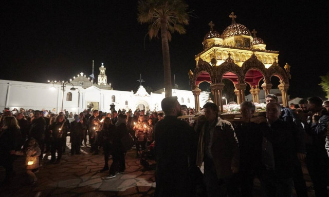 Επιτάφιος: Πώς θα γίνει σήμερα, Μεγάλη Παρασκευή, η περιφορά - Τα μέτρα στις εκκλησίες