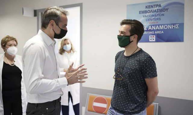 Στο Κέντρο Υγείας Ραφήνας ο Μητσοτάκης: Πάσχα με λίγους και καλούς - Η δέσμευση προς τους γιατρούς