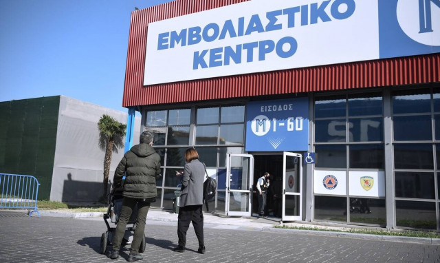 Εμβόλιο κορονοϊού: Φρενίτιδα στους 45 - 49 - Πόσα ραντεβού κλείστηκαν σε λίγες ώρες