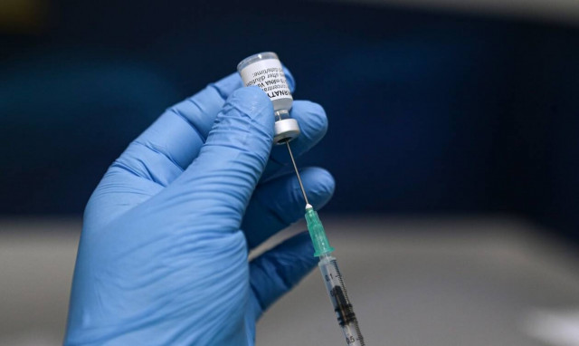 Επιχείρηση «Ελευθερία»: Αρχίζουν ξανά οι εμβολιασμοί - Η «σκυτάλη» στους 45-49 ετών