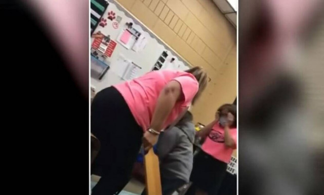 ΗΠΑ: Εξοργιστικές σκηνές σε δημοτικό - Διευθύντρια ακινητοποίησε 6χρονη και την χτυπούσε με ξύλο