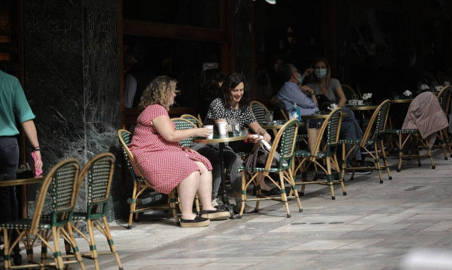 Εστίαση: Βουλευτές της ΝΔ ζητούν από τον Χαρδαλιά άρση απαγόρευσης της μουσικής και επέκταση ωραρίου