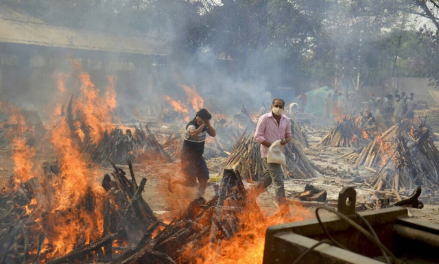 Ο κορονοϊός σαρώνει την Ινδία: 368.147 κρούσματα και 3.417 θάνατοι σε 24 ώρες