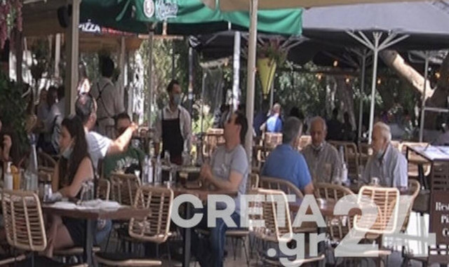Κρήτη: Χαμός για ένα τραπεζάκι - «Πλημμύρισαν» από κόσμο τα μαγαζιά στο Ηράκλειο