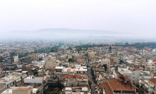 Καιρός τώρα: Με σκόνη και ζέστη η Δευτέρα του Πάσχα - Πού θα ρίξει λασποβροχή (pics)