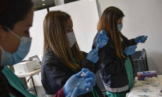 Κορονοϊός: Υπάλληλος φαρμακείου πωλούσε πλαστά πιστοποιητικά τεστ σε ταξιδιώτες